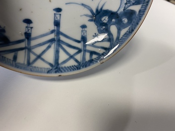 Huit tasses et soucoupes en porcelaine de Chine en bleu et blanc, Kangxi/Qianlong