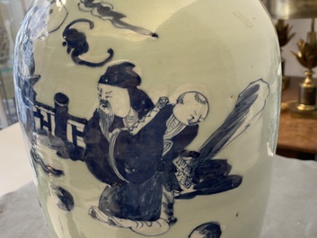 Un vase en porcelaine de Chine famille rose et un en bleu et blanc sur fond c&eacute;ladon, 19&egrave;me