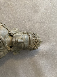 Een paar Sino-Tibetaanse bronzen figuren van Boeddha Amitayus, Qianlong