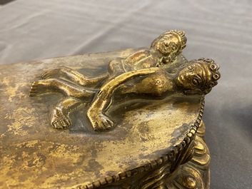 Een grote Sino-Tibetaanse verguld bronzen figuur van Kapaladhara Hevajra, 18/19e eeuw