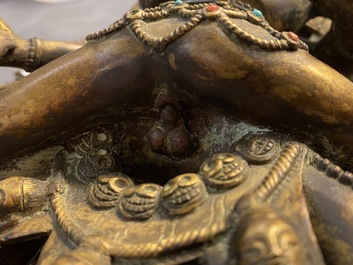 Une grande figure de Kapaladhara Hevajra en bronze dor&eacute; incrust&eacute; de corail, Sino-Tibet, 18/19&egrave;me