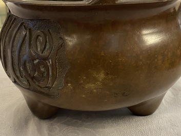 Een Chinese bronzen wierookbrander voor de Islamitische markt, Xuande merk, 17/18e eeuw