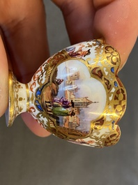 Une paire d'encriers couverts en porcelaine de Meissen &agrave; d&eacute;cor 'Kauffahrtei', Allemagne, 18&egrave;me