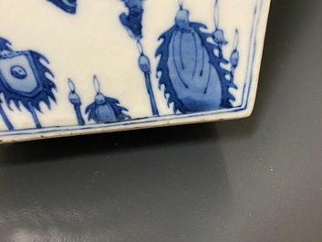 Deux vases en porcelaine de Chine bleu et blanc et qianjiang cai, 19/20&egrave;me