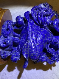 Six groupes en lapis lazuli sculpt&eacute;, Chine, 20&egrave;me