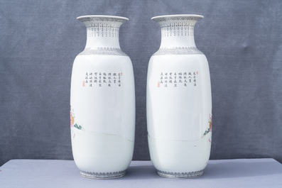 Deux paires de vases en porcelaine de Chine famille rose, marques de Qianlong, R&eacute;publique