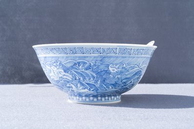 A Chinese blue and white 'mythical beasts' bowl, Guangxu mark, 19/20th C.