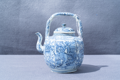 A Chinese blue and white wine ewer and cover, Wanli