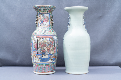 Un vase en porcelaine de Chine famille rose et un en bleu et blanc sur fond c&eacute;ladon, 19&egrave;me