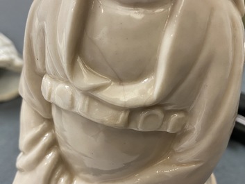 Trois figures en porcelaine blanc de Chine de Dehua, 18/19&egrave;me