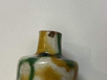 Twelve Chinese monochrome and sancai-glazed snuff bottles, 19/20th C.