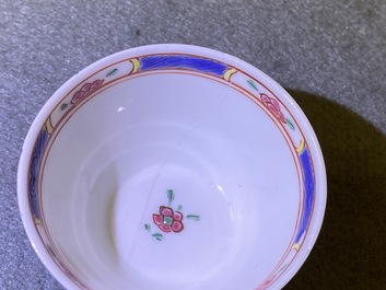 Cinq tasses et soucoupes en porcelaine de Chine famille rose, Yongzheng/Qianlong