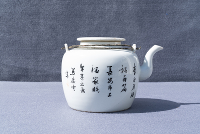 A Chinese qianjiang cai teapot and cover, 19/20th C.