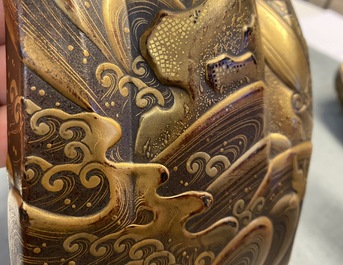 A Japanese gilt-lacquered 'kura' saddle with matching 'abumi' stirrups, Muromachi, 16th C.