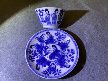 Vier Chinese blauw-witte koppen en schotels, Kangxi