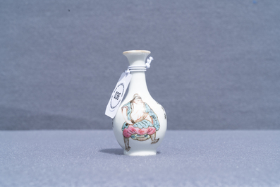 A Chinese famille rose miniature 'Wu Shuang Pu' vase, 19th C.