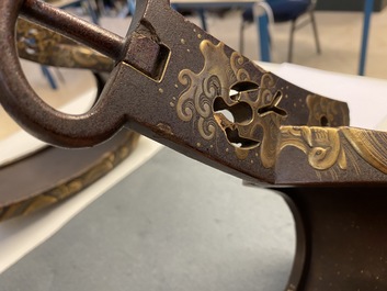 A Japanese gilt-lacquered 'kura' saddle with matching 'abumi' stirrups, Muromachi, 16th C.