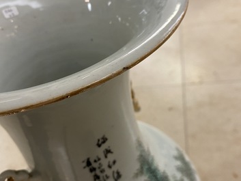 Trois vases en porcelaine de Chine famille rose, 19/20&egrave;me