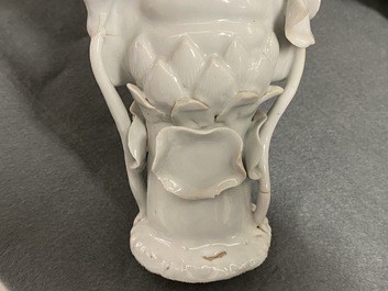 Cinq figures en porcelaine blanc de Chine de Dehua, 19/20&egrave;me