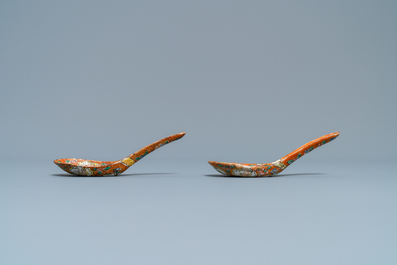 A pair of Chinese Thai market Bencharong spoons, 19th C.