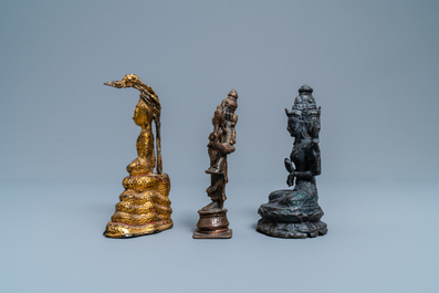 Een collectie bronzen figuren en fragmenten, India, Thailand en Tibet, 19e eeuw en vroeger