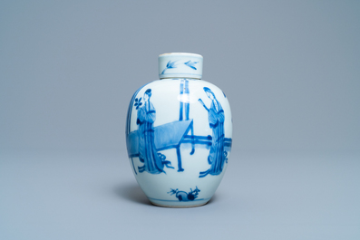 Un pot couvert en porcelaine de Chine en bleu et blanc, marque de Chenghua, Kangxi