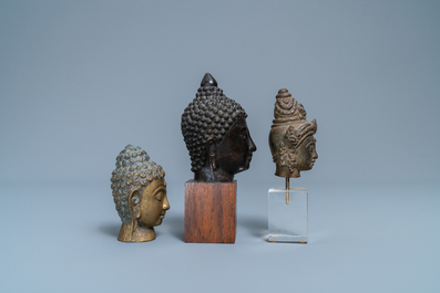 Une collection de figures et fragments en bronze, Inde, Tha&iuml;lande et Tibet, 19&egrave;me et avant