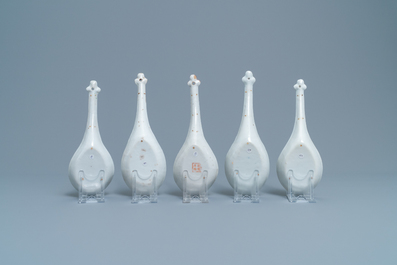 Five large Chinese blue and white, famille rose and monochrome green spoons, 19/20th c.