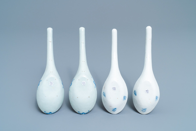 Two pairs of Chinese blue and white spoons, 19th C.