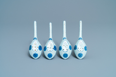 Four Chinese pierced blue and white spoons, 19/20th C.