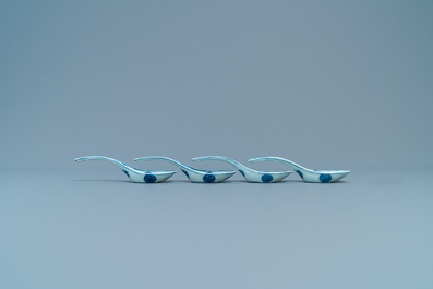 Four Chinese pierced blue and white spoons, 19/20th C.