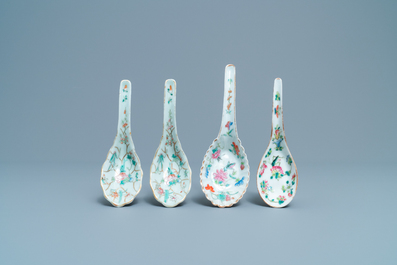 Quatre cuill&egrave;res en porcelaine de Chine famille rose pour le march&eacute; Straits ou Peranakan, 19/20&egrave;me