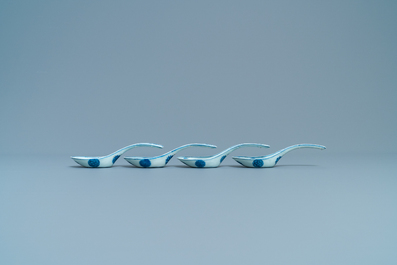 Four Chinese pierced blue and white spoons, 19/20th C.