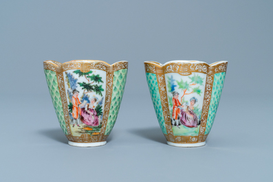 A pair of Chinese quadrilobed Meissen-style AR-marked cups and saucers, Tongzhi