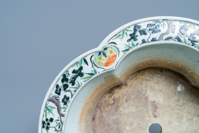 Une jardini&egrave;re imp&eacute;riale en porcelaine de Chine famille verte, marque et &eacute;poque de Kangxi