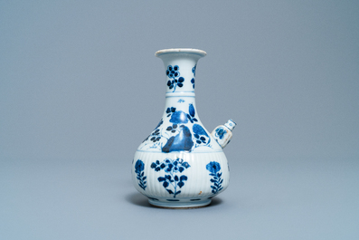 Een Chinese blauw-witte kendi, Kangxi