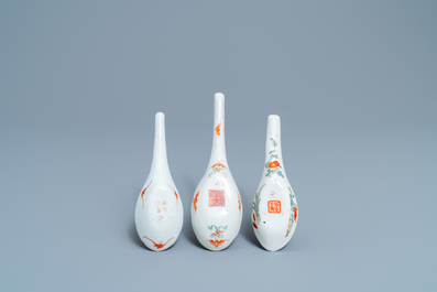 Trois cuill&egrave;res en porcelaine de Chine famille rose, 19/20&egrave;me