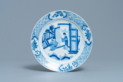 Trois assiettes en porcelaine de Chine en bleu et blanc, marques de Chenghua, Kangxi