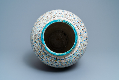 Un grand vase en c&eacute;ramique polychrome, Maroc ou Tun&eacute;sie, vers 1900