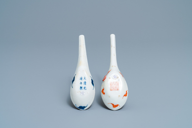 Deux cuill&egrave;res en porcelaine de Chine en bleu et blanc et en rouge de fer, marque et &eacute;poque de Daoguang et de Guangxu