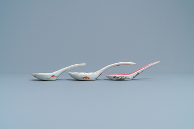 Three Chinese famille rose spoons, 19/20th C.