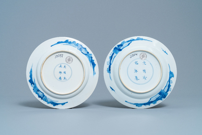 Drie Chinese blauw-witte borden, Chenghua merken, Kangxi