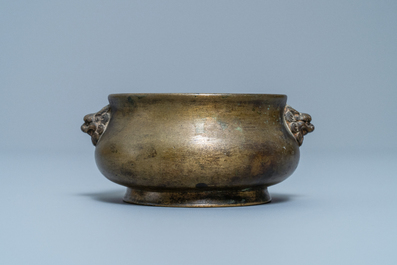 Een Chinese bronzen wierookbrander, Xuande merk, 17/18e eeuw