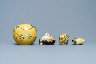 Vier stukken in Chinees verte biscuit, 19/20e eeuw