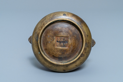 A Chinese bronze censer, Xuande mark, 17/18th C.