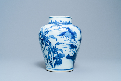 Een Chinese blauw-witte vaas met figuren in een interieur, Kangxi