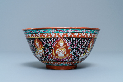 A Chinese Thai market Bencharong bowl, 19th C.