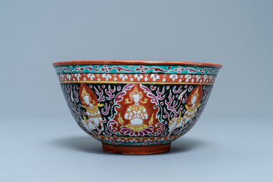 A Chinese Thai market Bencharong bowl, 19th C.