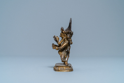 Een Sino-Tibetaanse verguld bronzen figuur van Hayagriva, 18/19e eeuw