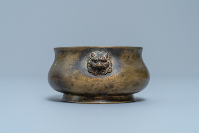 Een Chinese bronzen wierookbrander, Xuande merk, 17/18e eeuw